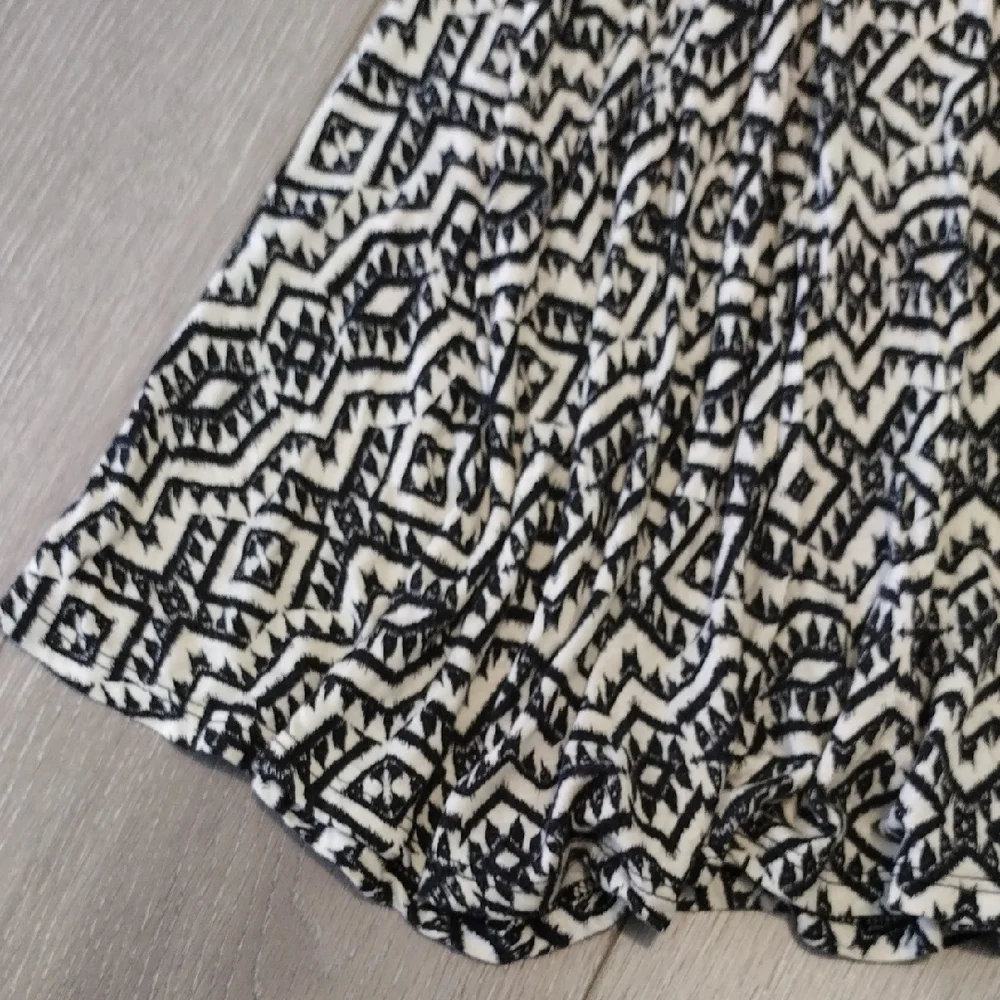 Xhilaration Black and White Geometric Mini Dress - Picture 4 of 10